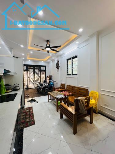 Siêu phẩm nhà 6 tầng phố lê trọng tấn. ô tô đỗ cửa. nhỉnh 14 tỷ Siêu phẩm nhà 6 tầng phố lê trọng tấn. ô tô đỗ cửa. nhỉnh 14 tỷ