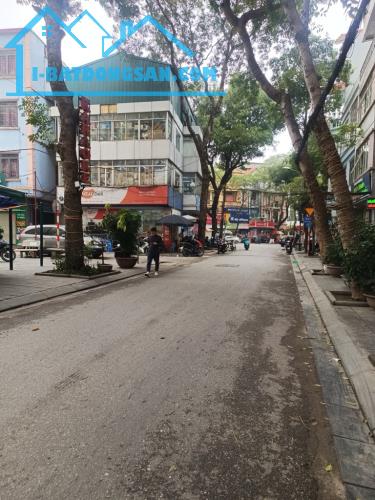 Nhà 5 tầng phố hoàng văn thái,ô tô đỗ cửa, vừa ở vừa kinh doanh. sổ đỏ chính chủ Nhà 5 tầng phố hoàng văn thái,ô tô đỗ cửa, vừa ở vừa kinh doanh. sổ đỏ chính chủ