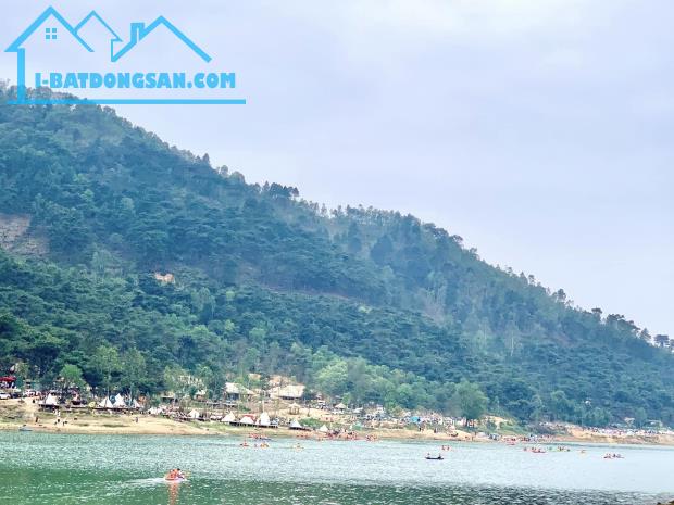 1500m2 đất view nhìn hồ Đồng Đò, Sóc Sơn, lưng dựa núi siêu đẹp làm kinh doanh nghỉ dưỡng.