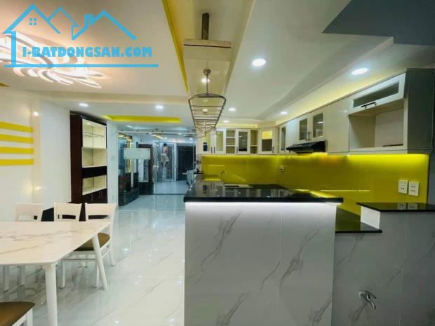 Chính chủ kẹt tiền bán gấp nhà đường Phạm Văn Chí, Quận 6. Giá 2tỷ950. Hẻm Ô Tô. DT 64m2 - 2