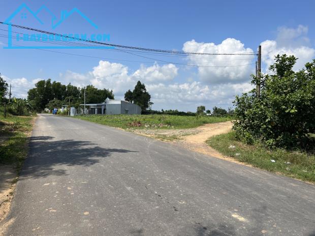 Cần bán nhanh lô đất thổ cư ngay UBND Xã Phú Ngọc. Chỉ 3.5 triệu/m2 - 2