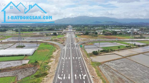 Nút giao cao tốc Ninh Thuận. Mặt đường QL27A, 20x50m sân bay Thành Sơn 5km, QL1 6km - 2