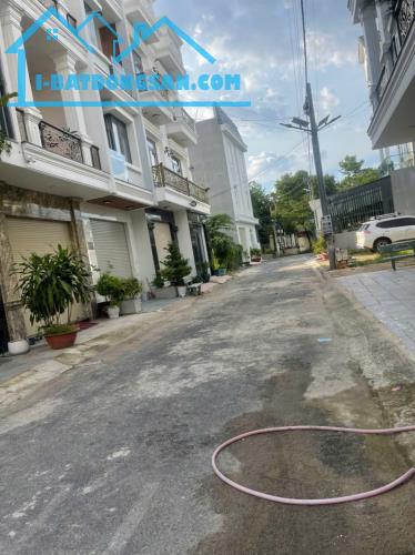 Bán đất 2 mặt tiền phường Hiệp Hoà, Biên Hoà. 4 x20m. 80m. Đường 5m. Giá 4,5 tỷ.