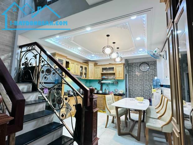 Bán gấp NHÀ 4 TẦNG đẹp như Tranh Khu VIP Nguyễn Ảnh Thủ giá rẻ 5.69 tỷ