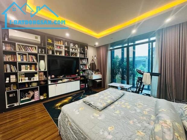 BÁN NHÀ GỐC ĐỀ, Ô TÔ ĐỖ CỬA, KINH DOANH, 70M2 X NGANG 5M GIÁ CHỈ 7.3 TỶ