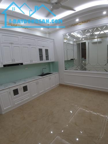 Bán nhà mặt ngõ 109 Quan Nhân, ngõ thông, KD - 2