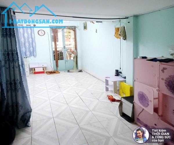 BÁN NHÀ 1 XẸT LÊ QUỐC HƯNG. 24M2. 3 TẦNG. 4 PHÒNG NGỦ. ĐỦ CÔNG NĂNG. CHỈ 500M TỚI Q1 - 4