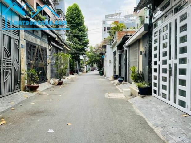 Vỡ nợ cần bán gấp nhà Huỳnh Văn Bánh, phường 14, Phú Nhuận. Giá 2,75 tỷ DT52m2, hẻm xe hơi - 1