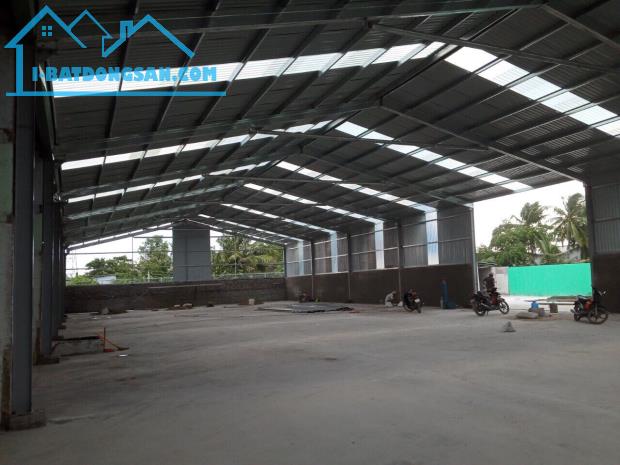 Bán nhà xưởng trong diện tích 7,300m2, mặt tiền QL1A, Tân An, Long An