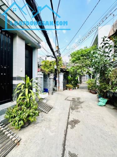 BÁN GẤP NHÀ RỘNG, 2 TẦNG,  QUẬN 7, KHU AN NINH,  GIÁ NHỈNH 3 TỶ - 2