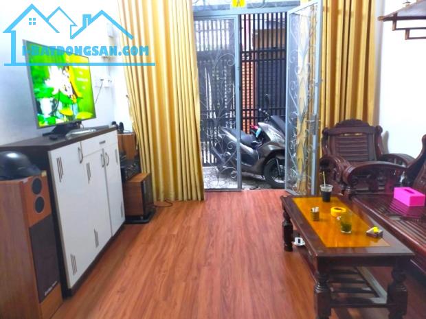 BÁN NHÀ MẶT TIỀN NGAY CAO ĐẲNG KINH TẾ, PHÚ NHUẬN, ĐƯỜNG 6M KHÔNG LỘ GIỚI, 32Mx2PN, 6 TỶ x - 2