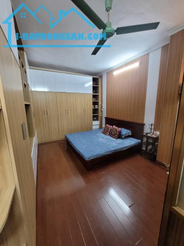 Bán nhà phố Tây Sơn quận Đống Đa ngõ nông 30m ô tô đỗ, 45m nhỉnh 7 tỷ