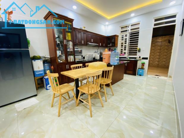 Biệt ThựThủ Đức: 160m2 1 Trệt 1 Lầu, ngang 6.2m, nở hậu 8m. dài 23m, giá: 11tỷ8 - 2