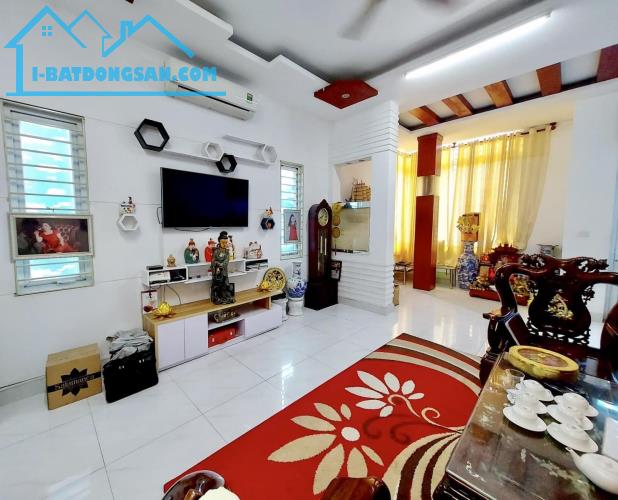Bán Nhà Nguyễn Văn Cừ, Long Biên 48m2, 5T giá 10,7 tỷ ( Lô góc thoáng)