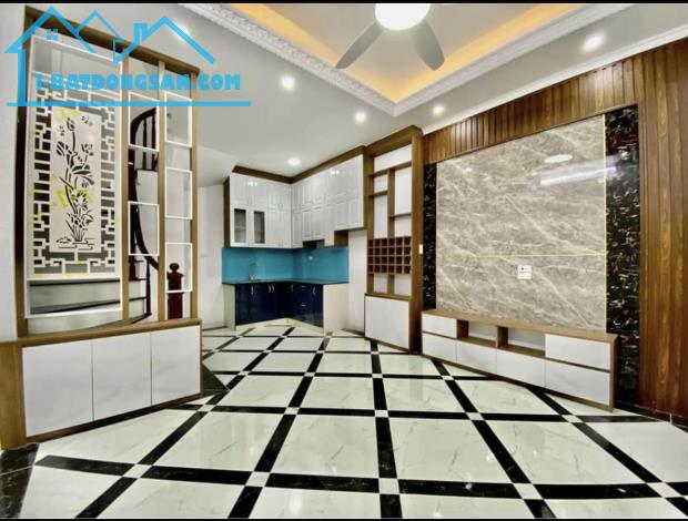 Chính chủ bán nhà Vân Canh 32M 5 Tầng, 4 phòng, chỉ 30m ô tô đỗ giá 4 tỷ