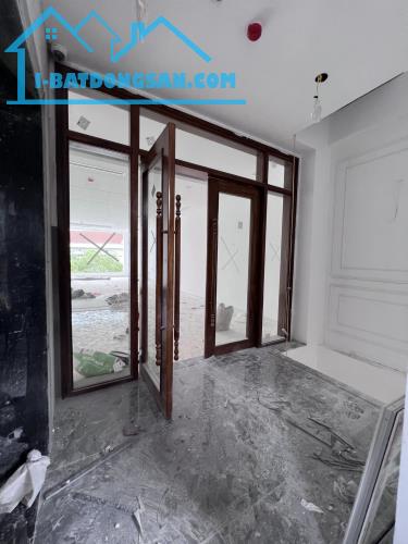 Cho thuê nhà mặt phố Trung Kính 90m2x6T có hầm, thông sàn, thang máy, showroom lớp học KD