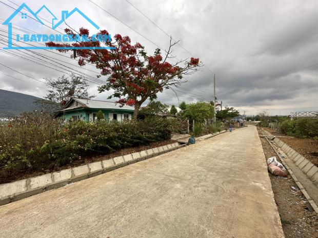 Cần bán lô đất 270m2 tại xã Lạc Xuân huyện Đơn Dương