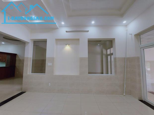 Bán biệt thự mặt tiền Nguyễn Thành Phương, Thống Nhất, Biên Hòa, 152m2, giá 13.5 tỷ