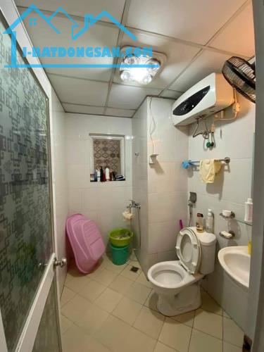 Bán căn hộ 2 ngủ tại KĐT Sài Đồng, Long Biên. S: 75m2. Giá 2,3 tỷ. LH: 0389544873