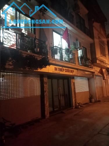 Bán gấp nhà Nguyễn Trãi ngã tư sở cạnh Royal city ngõ nông gần phố 40m 4 tầng 6,4 tỷ