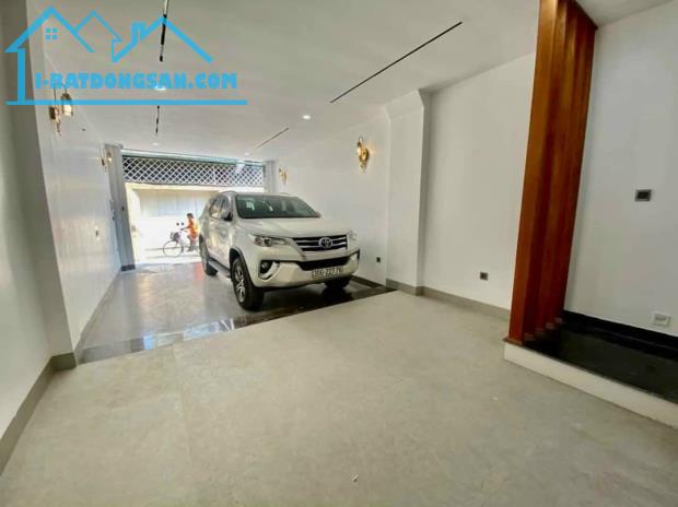 BÁN GẤP NHÀ ĐẸP PHỐ NGUYỄN VĂN CỪ 45M x 6T THANG MÁY, FULL NỘI THẤT, GARA Ô TÔ. GIÁ 8 TỶ X