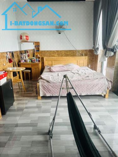 Giá  sốc...3,790 tỷ. Bán nhà 1 trệt 1 lầu mặt tiền phường Hiệp Hoà,dt 6,6x14m. SHR. - 3