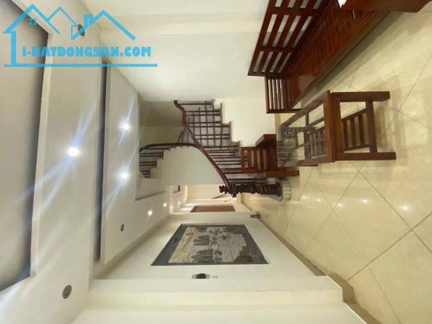 Bán nhà ngõ 110 Nguyễn Hoàng Tôn 43m2 5 tầng MT 4m, 5m ra ô tô, 2 thoáng ch7,x tỷ