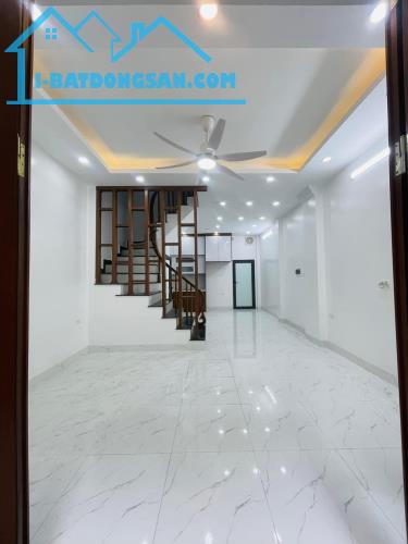 Nhà đẹp 47m2 full nội thất. Sổ đỏ trao tay, ngõ rộng ô tô vào, giá nhỉnh 2 tỷ - 2