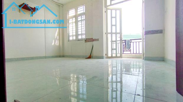 Bán nhà Huỳnh Tấn Phát, Nhà Bè, 3 tầng, 4PN, hẻm xe tải, 70m2 giá chỉ nhỉnh 4 tỷ - 1