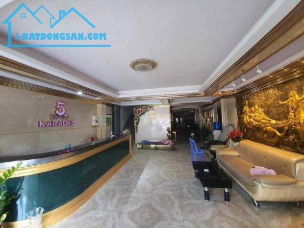 Cần bán nhà 205 m2 mặt tiền 6.5m vị chí đẹp nhất Phố Hoàng Quốc Việt - 2