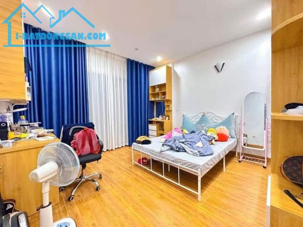 Bán Gấp Nhà Nguyễn Văn Cừ, Long Biên 47m2, 5T, giá 12,5 tỷ ( ô tô vào nhà)