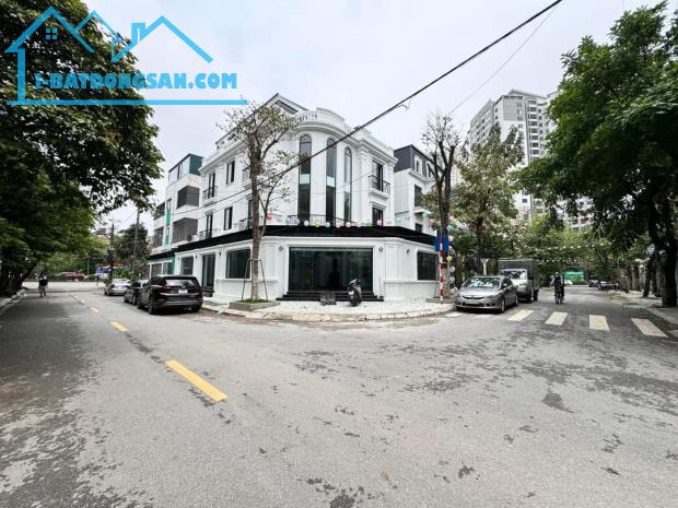 Cực Phẩm, Bán Mặt Phố Văn Khê, Hà Đông: 230m2, mặt tiền 30m, 5 tầng. Lô Góc Cực Đẹp. Thang
