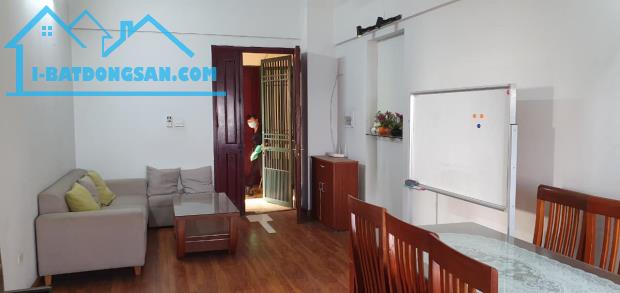Cho thuê căn hộ 75m2 full nội thất tại KĐT Việt Hưng, giá 8tr/tháng. LH: 0389544873 - 5
