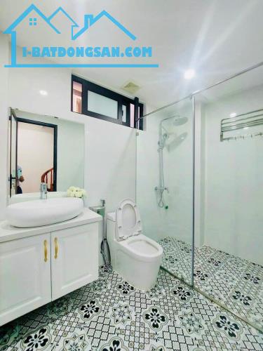 Bán nhà phố Tân Mai, 33m2 x 5 tầng , Full nội thất, LH 0945676597