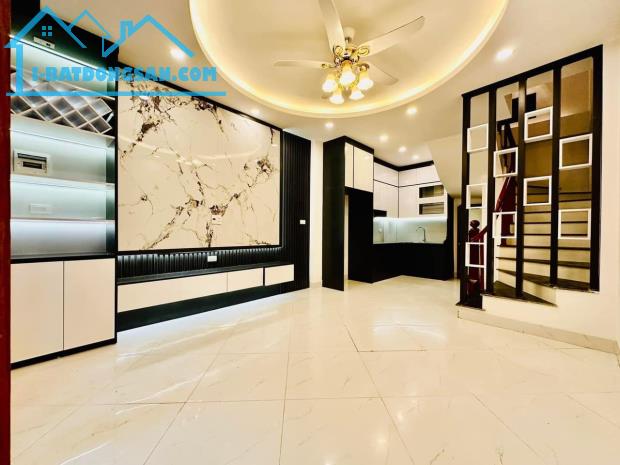 Kinh doanh oto tránh.  Hoàng Văn Thái, Q Thanh Xuân. DT: 50m,MT: 5m: Giá: 11,5 tỷ - 1