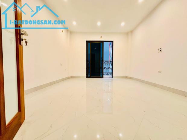 Kinh doanh oto tránh.  Hoàng Văn Thái, Q Thanh Xuân. DT: 50m,MT: 5m: Giá: 11,5 tỷ