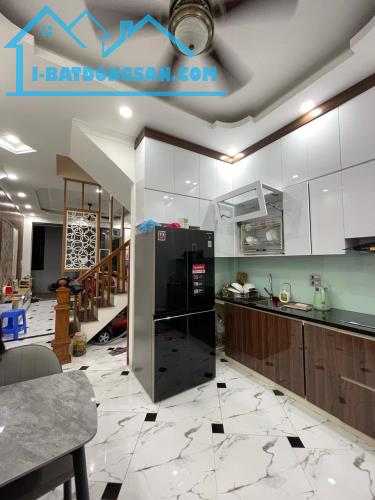 Bán Nhà Đường Láng Đống Đa 40m Đẹp - 3