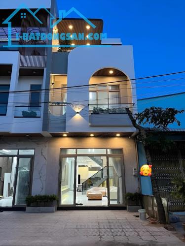 Đinh cư nước ngoài cần bán gấp nhà Kỳ Đòng, Quận 3. Giá 3,39 tỷ DT 73m2, hẻm xe hơi rộng