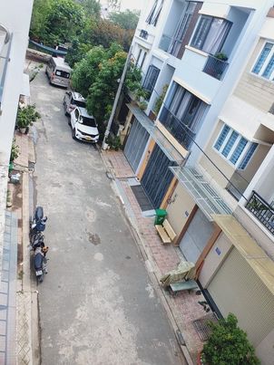 Bán nhà gần mặt tiền Nguyễn Duy Trinh, Bình Trưng Đông, Q2. 60m2, 3tầng, 6.3 tỷ. tuấn