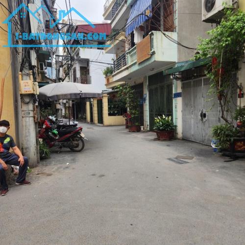 Bán nhà phố Phùng Hưng Hà Đông: Diện tích 45m2 oto đậu cửa 1 nhà ra phố tiện ích bạt ngàn