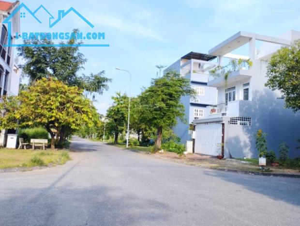 Cần bán nhanh lô nhà phố D diện tích 4,5x20m (90m2) tại KDC Nam Long Q9 giá 7.55tỷ - 1