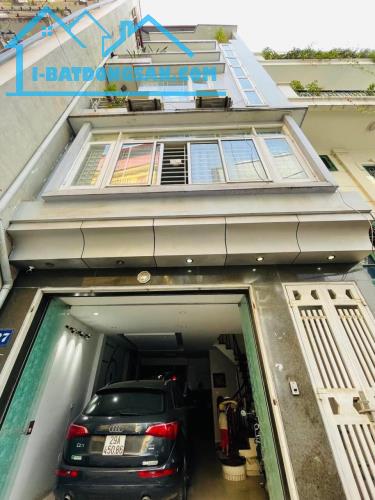 Bán nhà mặt phố Đê La Thành, Đống Đa. 138 m2 x 6T x Mt 7,4m. Ô tô KD VP Spa cho thuê.