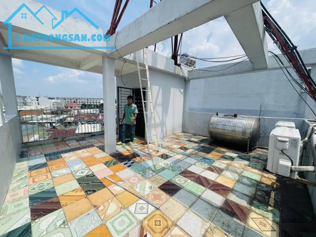 ĐƯỜNG XE TẢI THÔNG - NHÀ 1/ NGAY LÊ VĂN KHƯƠNG QUẬN 12 - 124M2, NGANG HƠN 5M, NỞ HẬU, 5