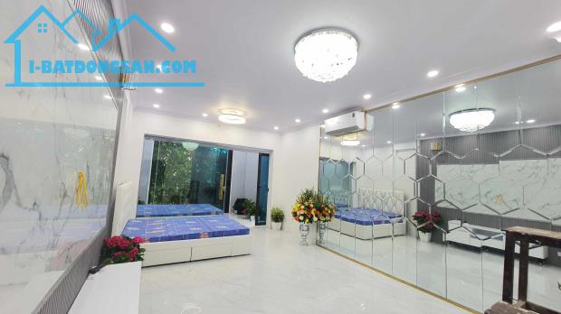 Bán căn hộ đường Hồng Hà, Hoàn Kiếm, lô góc 90m2, 3 ngủ full nội thất view phố - 1