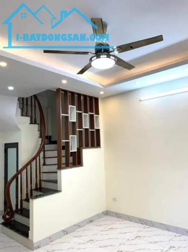 Nhà đẹp giá tốt Kim Giang, Thanh Liệt, dt 40m2, 6 tầng, gồm 6 phòng khép kín, giá 5.5 tỷ