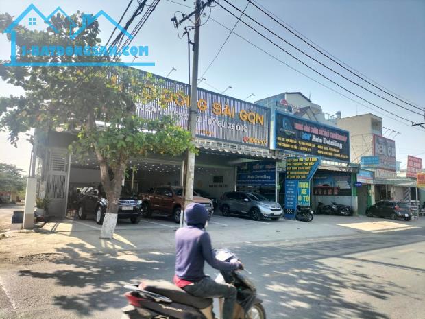 Cho thuê 6.400 m2 mặt tiền đường Nguyễn Xiển - 3