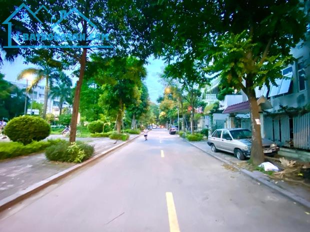 Bán nhà Hoàng Văn Thái, BT đẹp, ô tô, sân vườn, sổ A4-150m2, 25,5 tỷ - 3