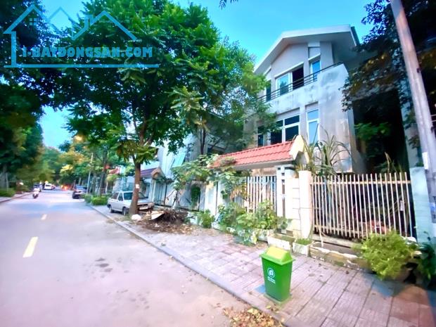 Bán nhà Hoàng Văn Thái, BT đẹp, ô tô, sân vườn, sổ A4-150m2, 25,5 tỷ - 1