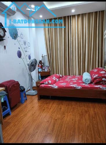 Cho thuê nhà đẹp 5 tầng 3 ngủ full đồ ở Định Công Thượng, HM. 8tr - 3