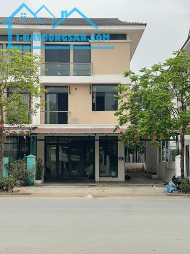 Cho thuê mặt đường An Phú Shop Villa, diện tích 210, mặt tiền 9m, đường rộng 15m